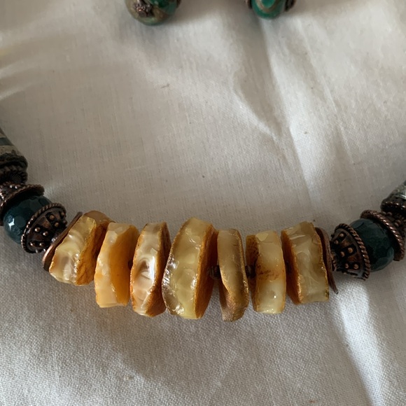 Raw natural Amber one-of-a-kind necklace and earrings set handmade - Picture 6 of 7